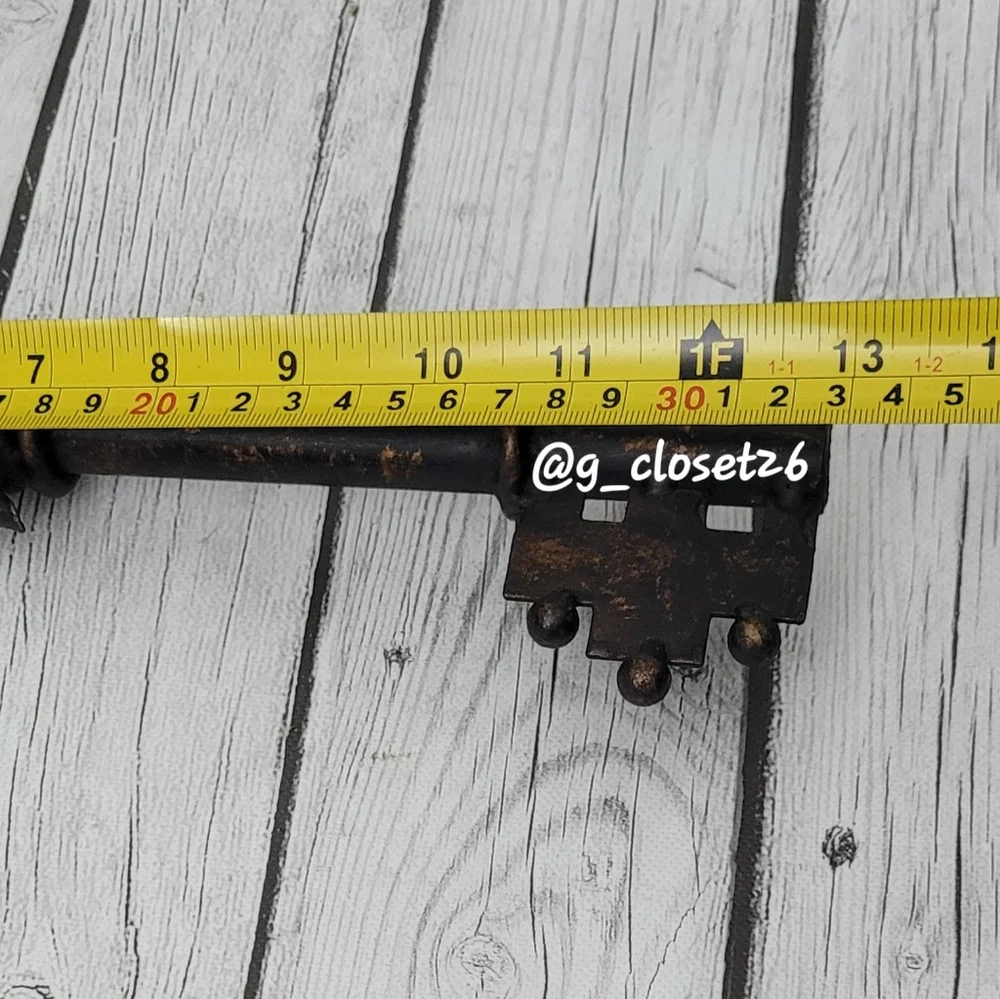 Antique Finish Bronze Cast Iron Skeleton Key Wall Decor